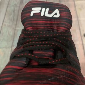 Girls FILA sneakers size 1 1/2 U.S. beautiful burgundy and black with white sole